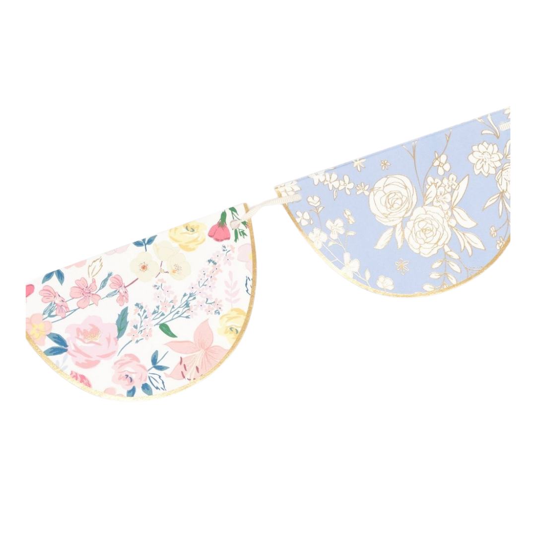 English Garden Scallop Garland Decoration