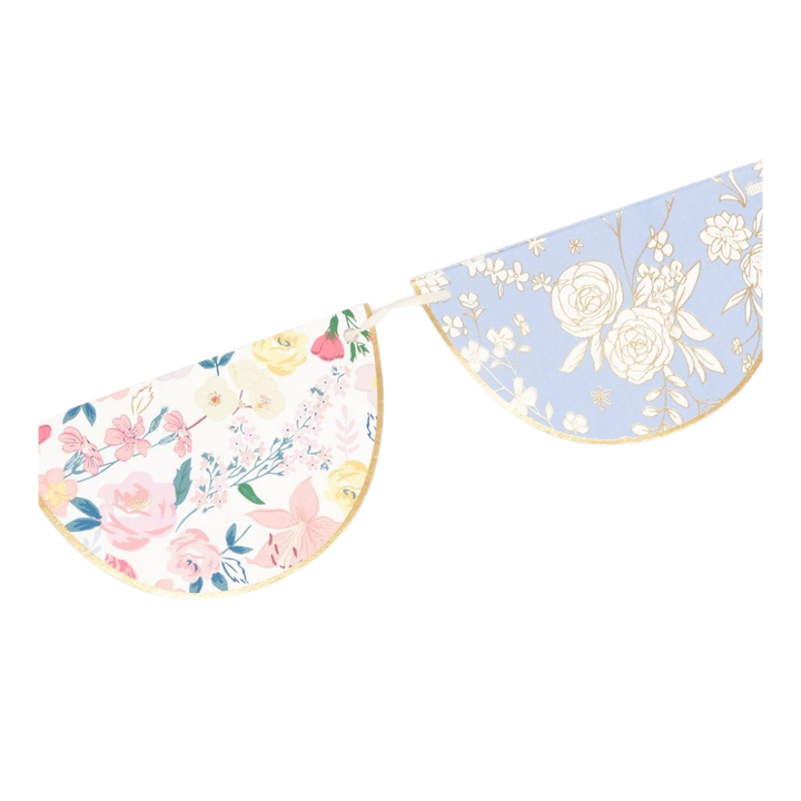 English Garden Scallop Garland Decoration