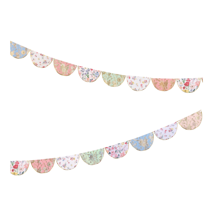English Garden Scallop Garland Decoration