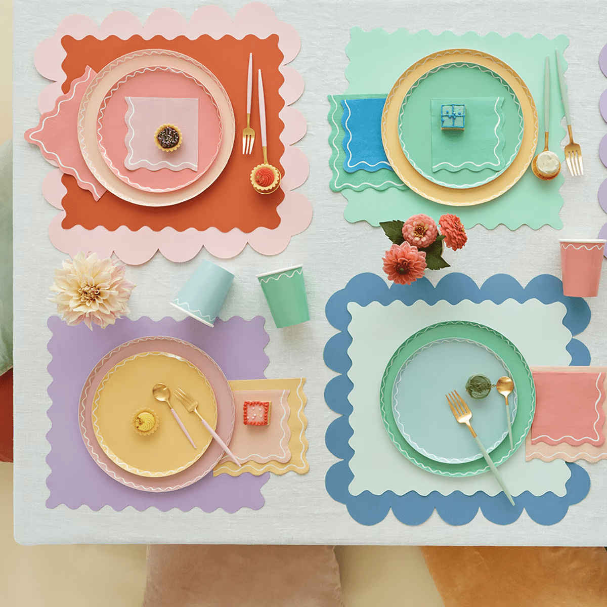 Multicolor Wavy Line Plates - 2 Sizes