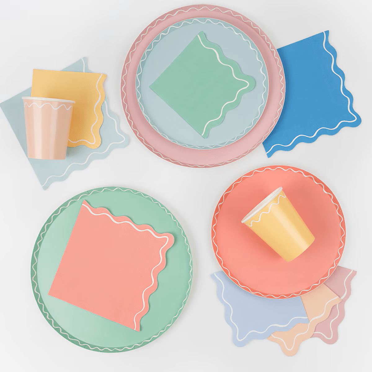Multicolor Wavy Line Plates - 2 Sizes