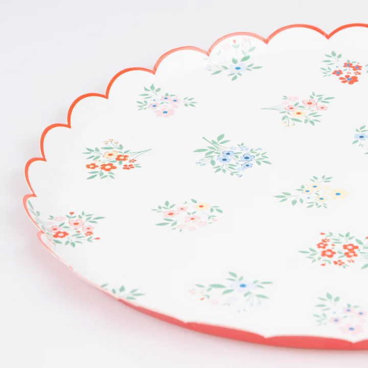 Ditsy Posy Scalloped Dinner Plates