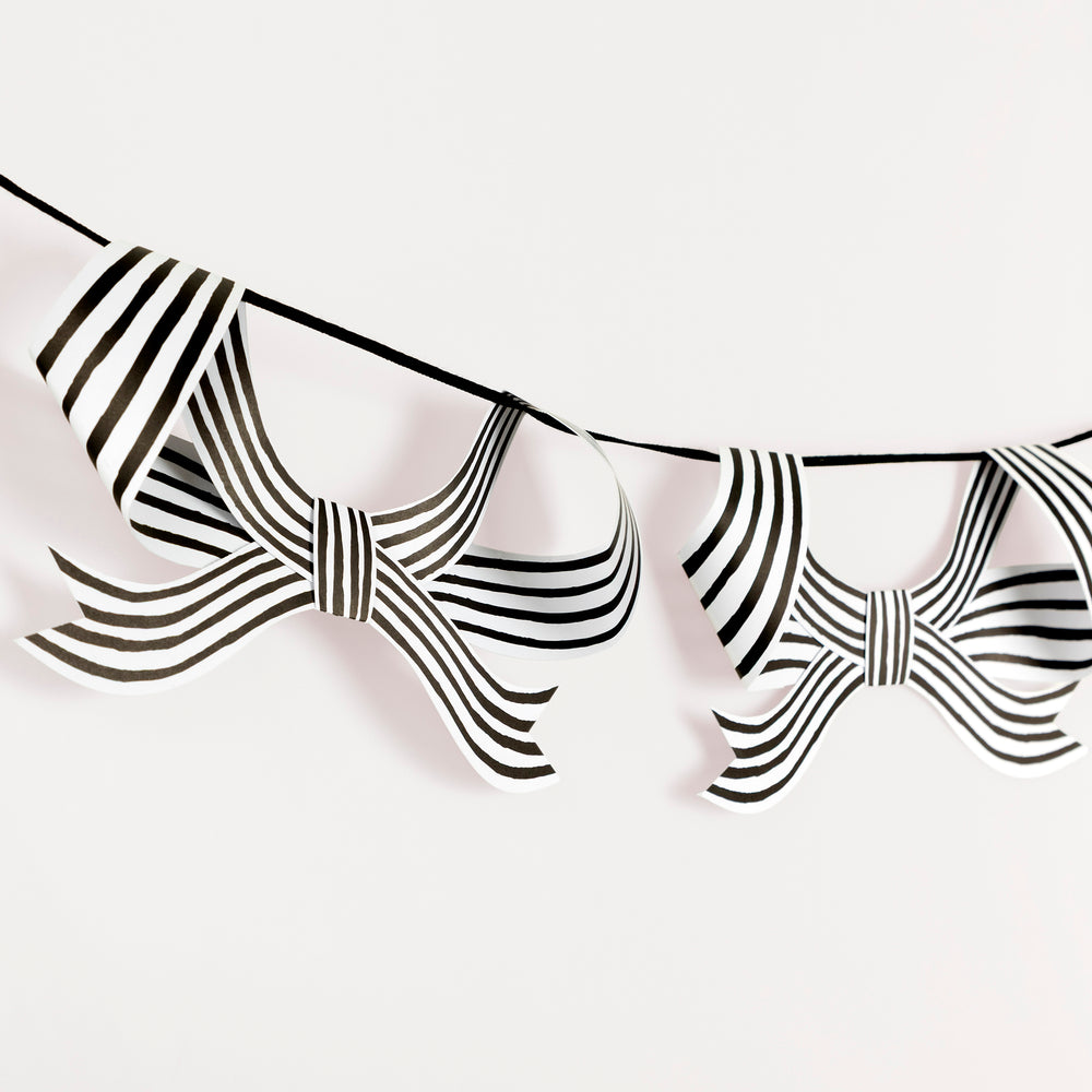 Black & White Stripy Bow Garland