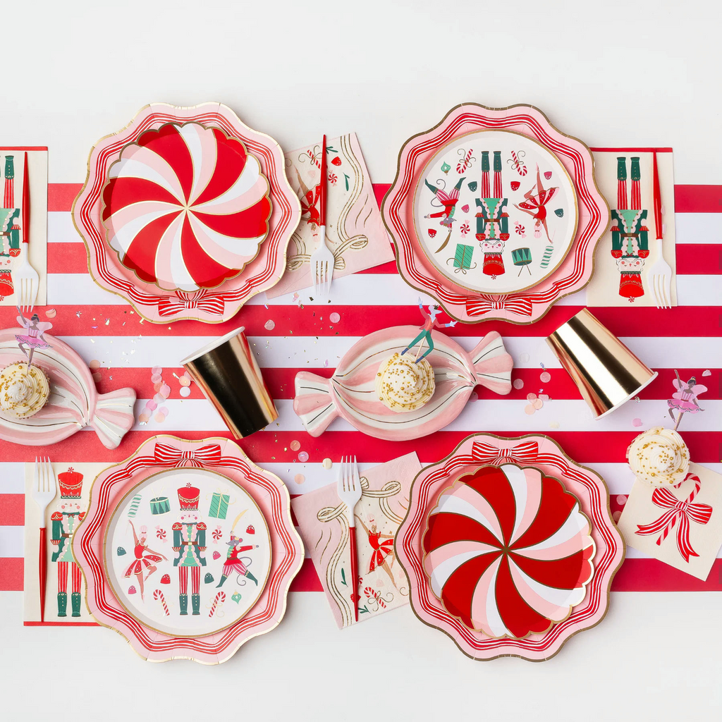 Cutesy Pink & Red Bow Scalloped Dinner Plates