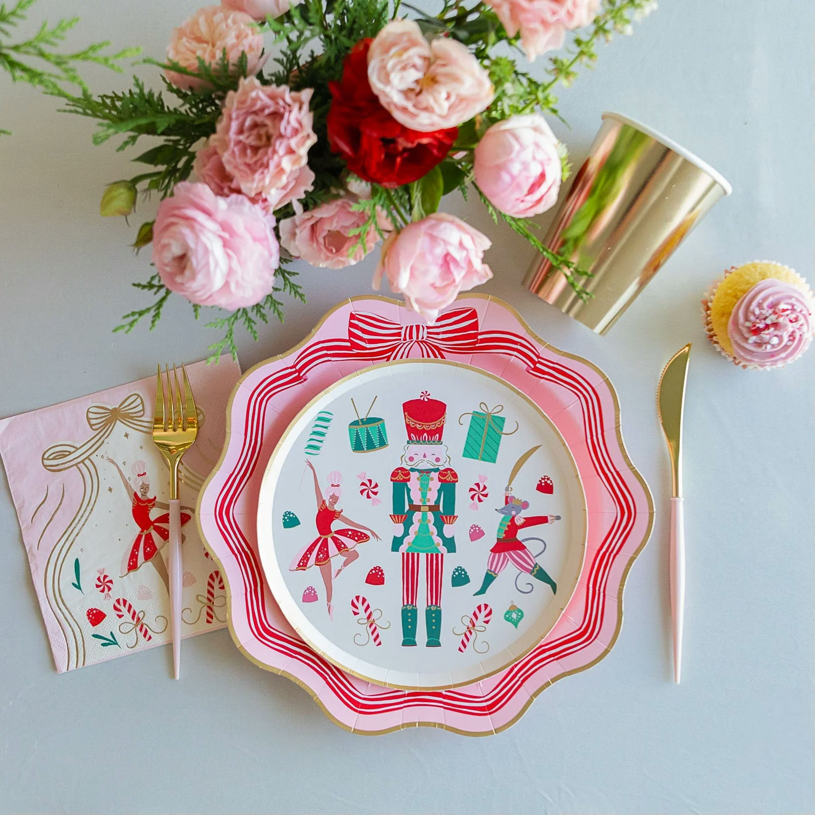 Cutesy Pink & Red Bow Scalloped Dinner Plates