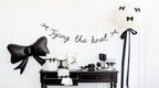 Black and White Bow Scalloped Guest Napkin