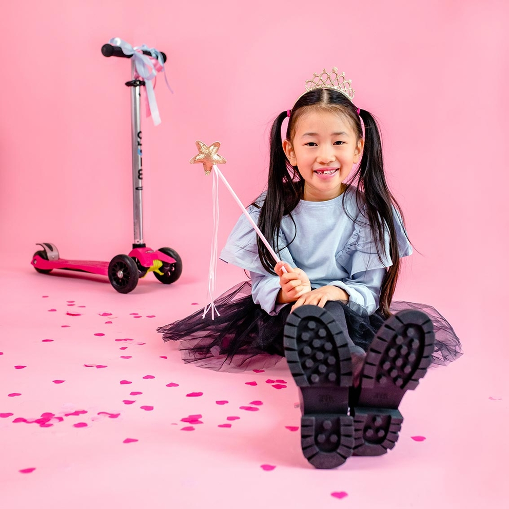 Pink and gold princess wand and tiara set for kids birthday from Parte Haus party supply store in Bethesda MD