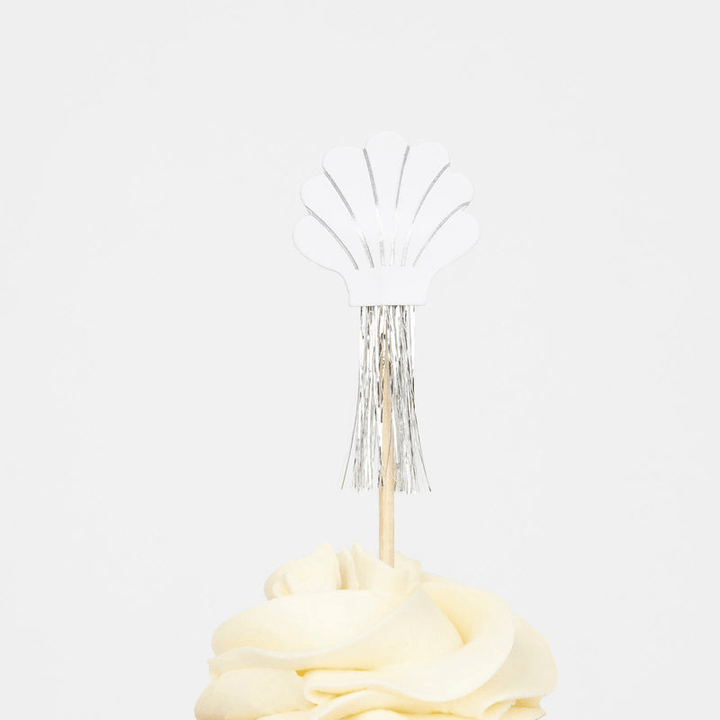 {custom.color} {custom.shape} {custom.type} with {custom.theme} {custom.characters} for {custom.occasion} {custom.holiday} – from Parte Haus party supply store in Bethesda, MD.