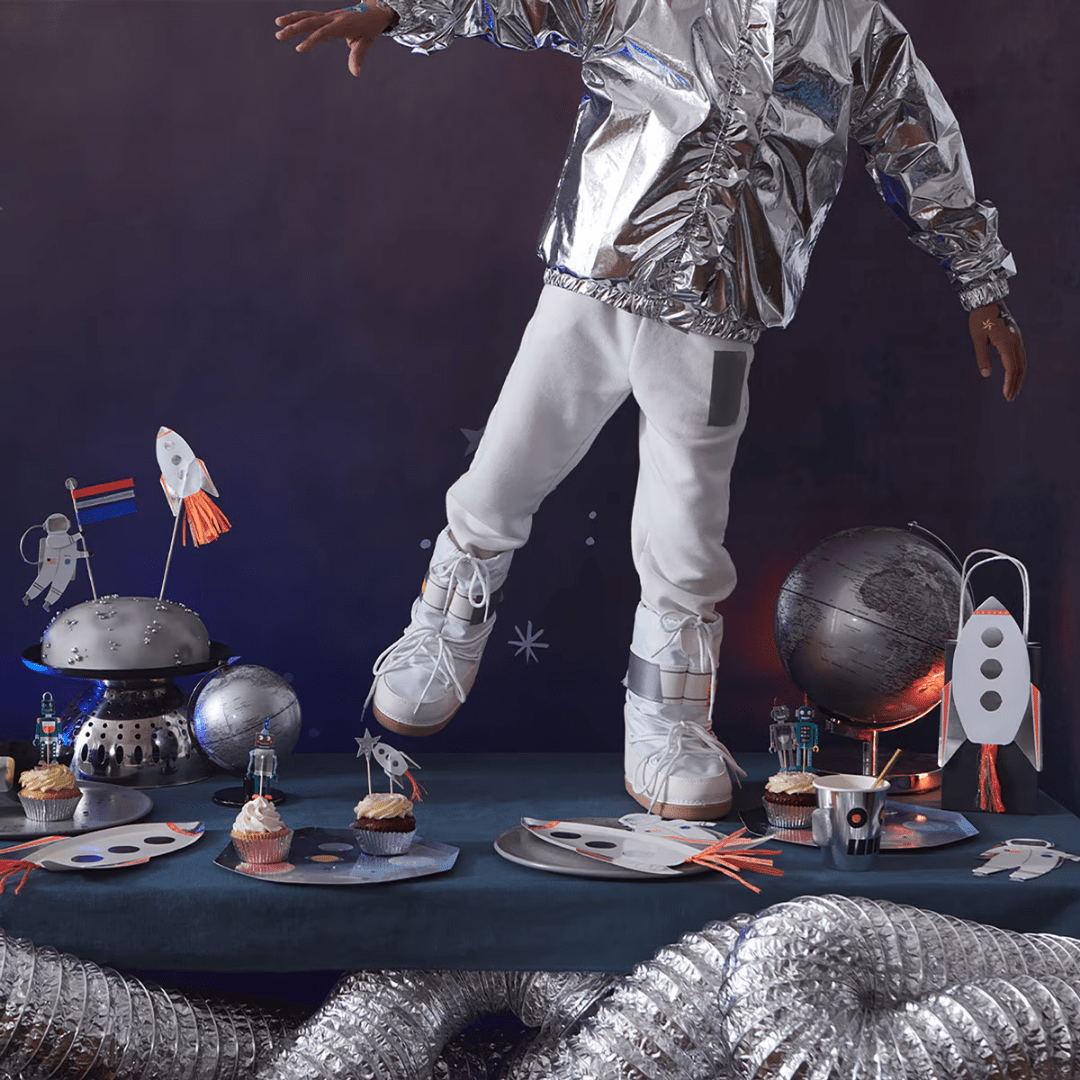 {custom.color} {custom.shape} {custom.type} with {custom.theme} {custom.characters} for {custom.occasion} {custom.holiday} – from Parte Haus party supply store in Bethesda, MD.